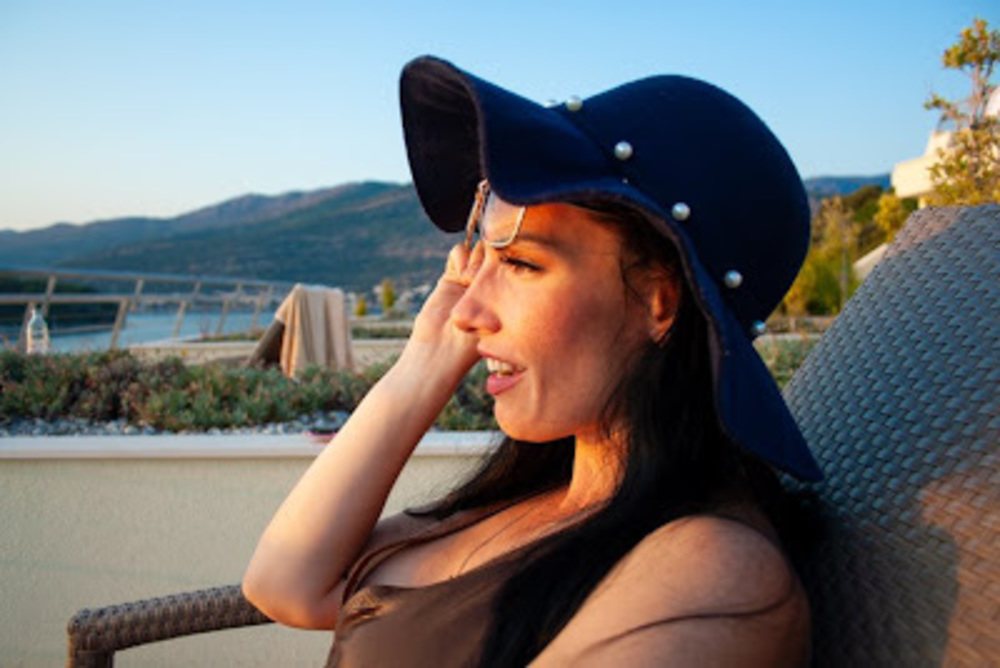 Meet your Posher, Crystal